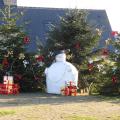Le bonhomme de Neige Veille sur Meneham - Marché de Noël - Avel Deiz